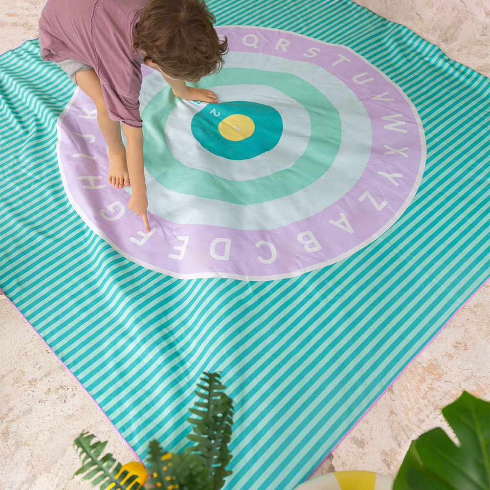 quut-play-towel-alphabet-cible-serviette-de-jeu-enfant image 3