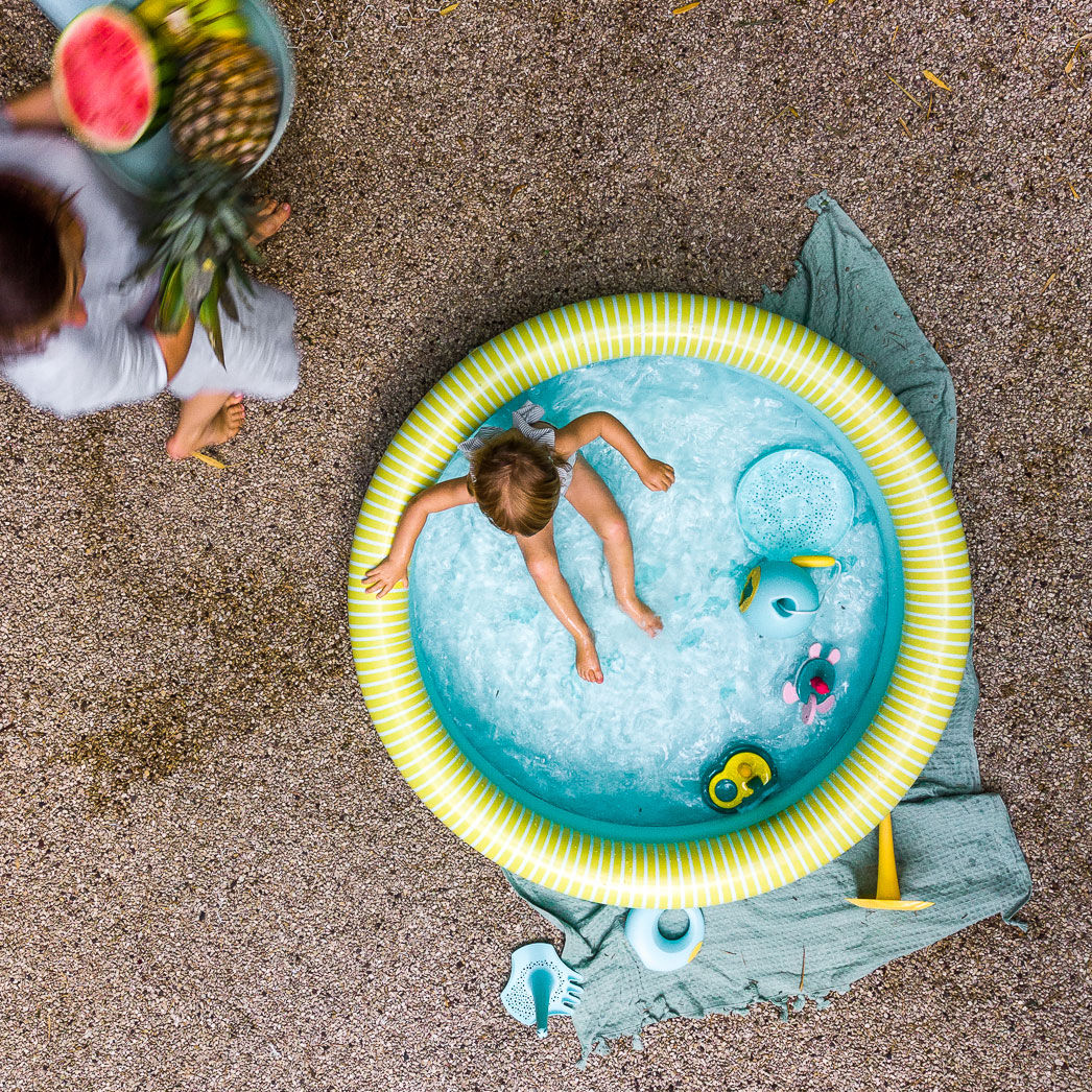 quut-dippy-banana-blue-piscine-gonflable-120-x-25-cm image 5