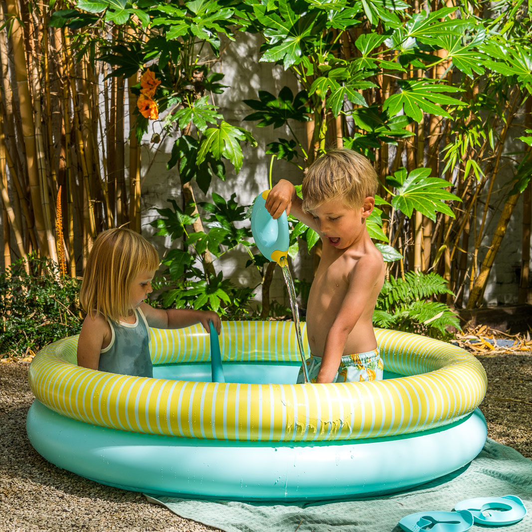 quut-dippy-banana-blue-piscine-gonflable-120-x-25-cm image 2