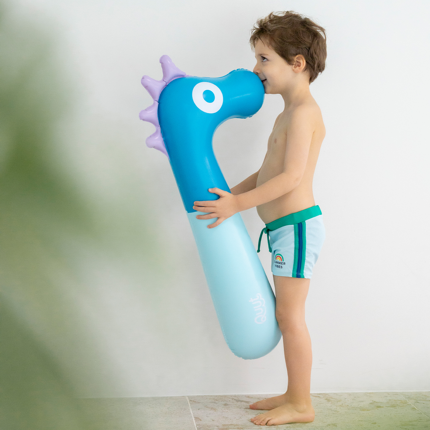 quut-noodle-friends-animaux-gonflables-plage image 4