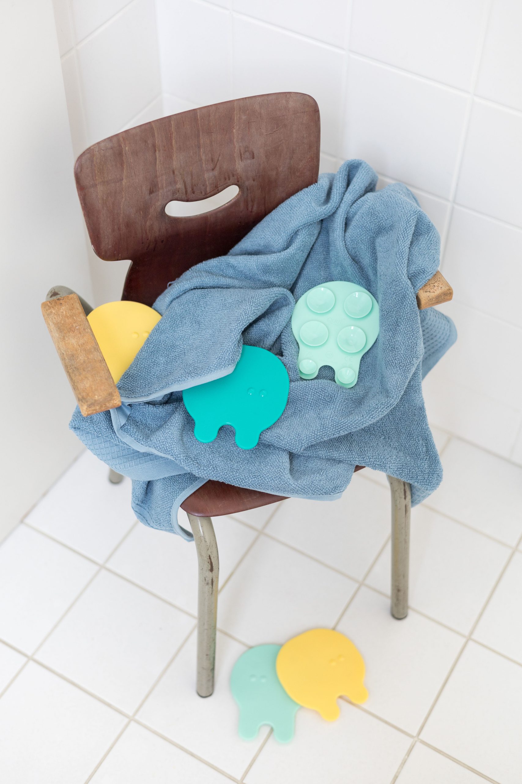 quut-grippi-minty-yellow-8-pi-ces-ventouses-bain image 5