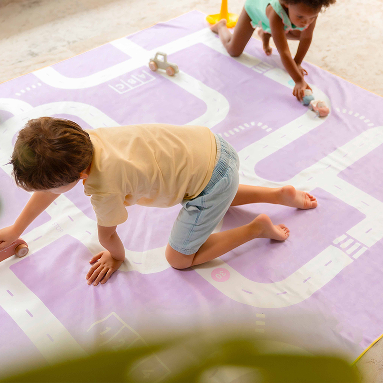 quut-on-the-road-serviette-de-jeu-enfant-circuit image 4