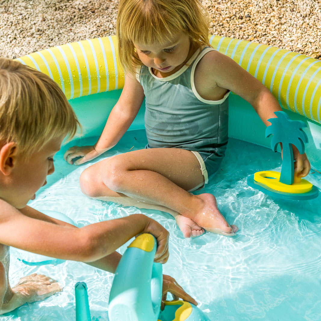 quut-dippy-banana-blue-piscine-gonflable-120-x-25-cm image 6