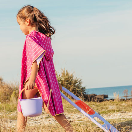 quut-poncho-bourgogne-poncho-microfibre-enfant image 4