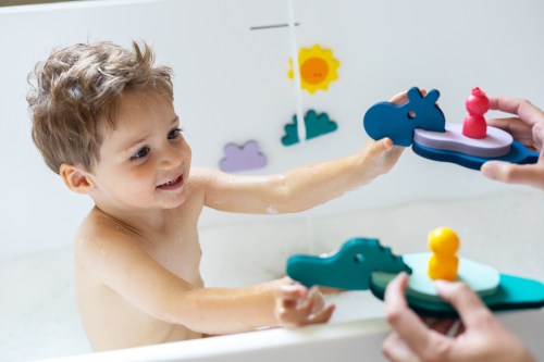 quut-squeezi-shark-jouet-de-bain-arroseur image 4