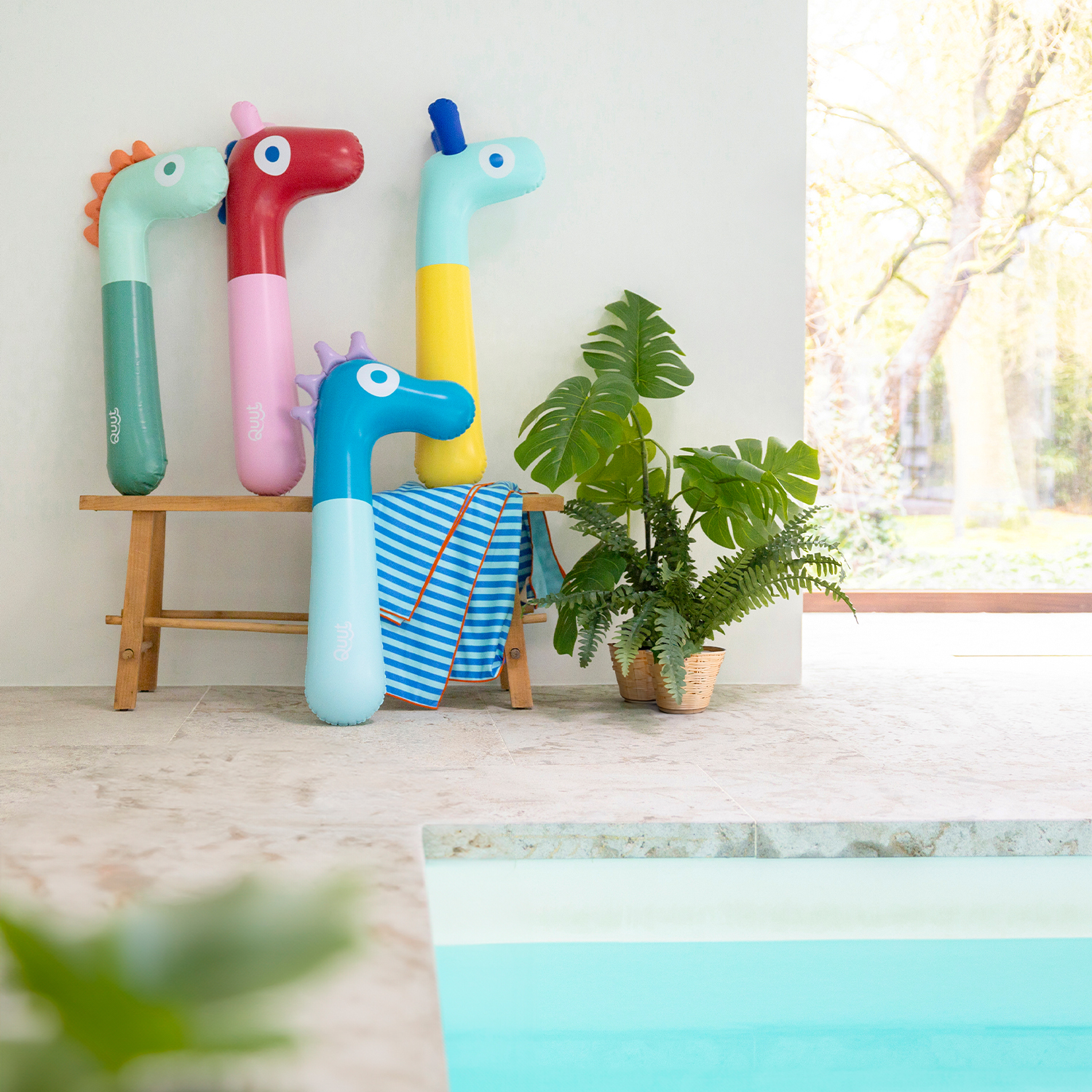 quut-noodle-friends-animaux-gonflables-plage image 5