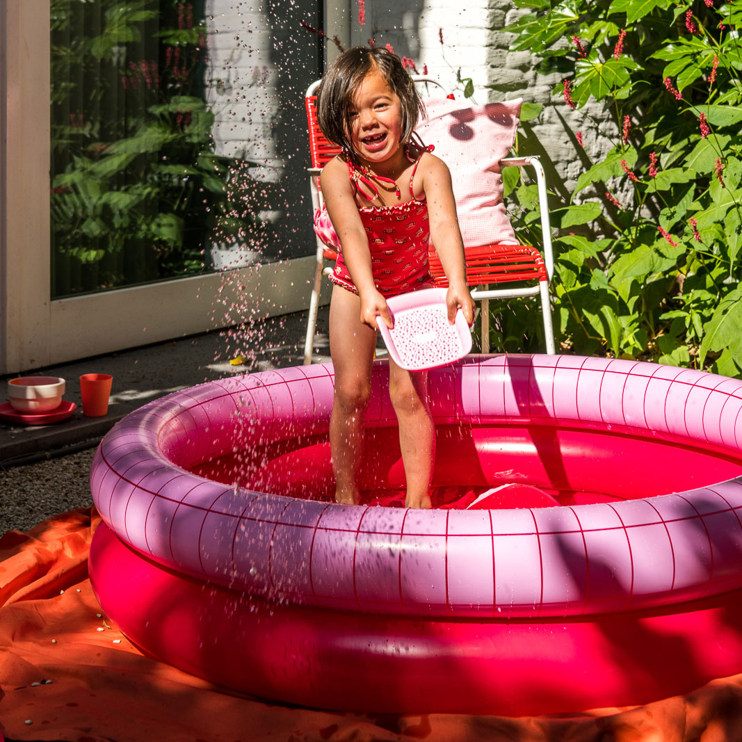 quut-dippy-piscine-gonflable-cherry-red-120-cm image 4