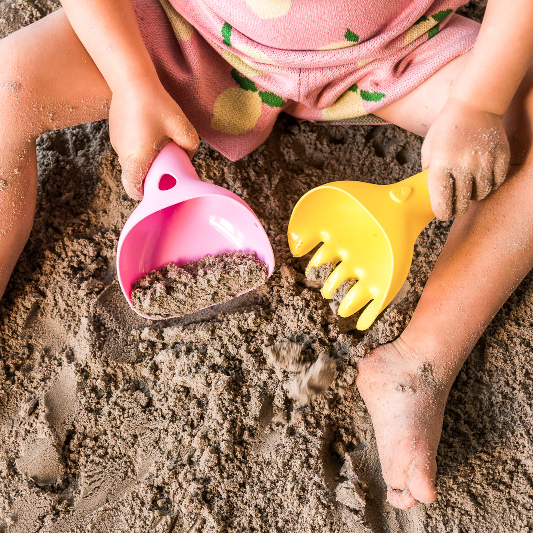quut-raki-banana-pink-r-teau-de-plage-enfant image 4