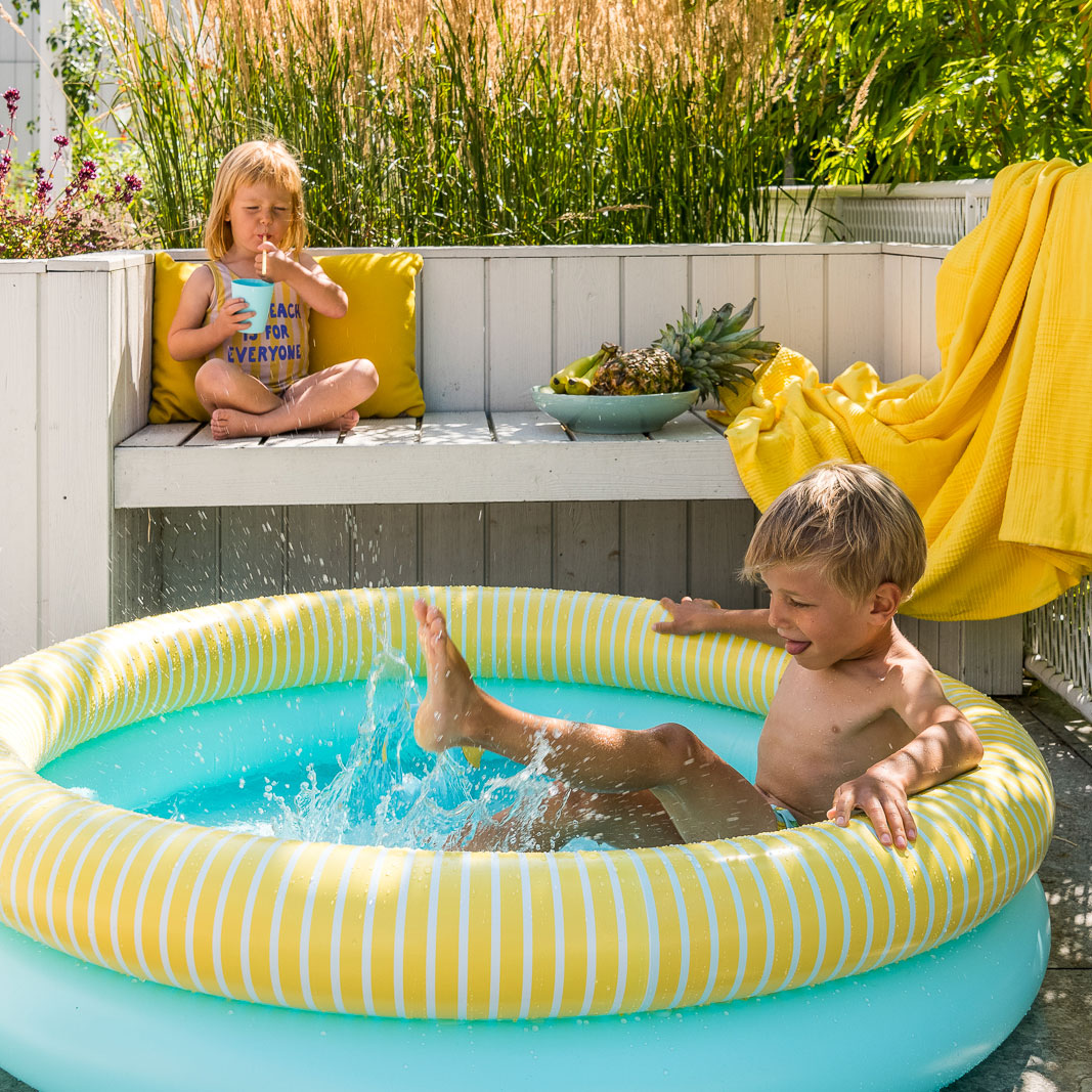quut-dippy-banana-blue-piscine-gonflable-120-x-25-cm image 3